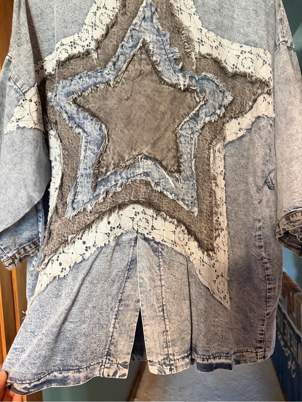 Oli & Hali Light Wash Denim Star Patch Top- NWOT - Picture 4 of 5